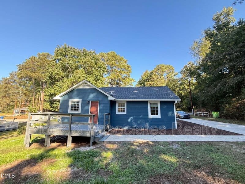 Raleigh House: 5215 Vann Street