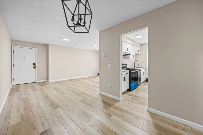 Bloomfield Condo: 35 Oakmount Avenue