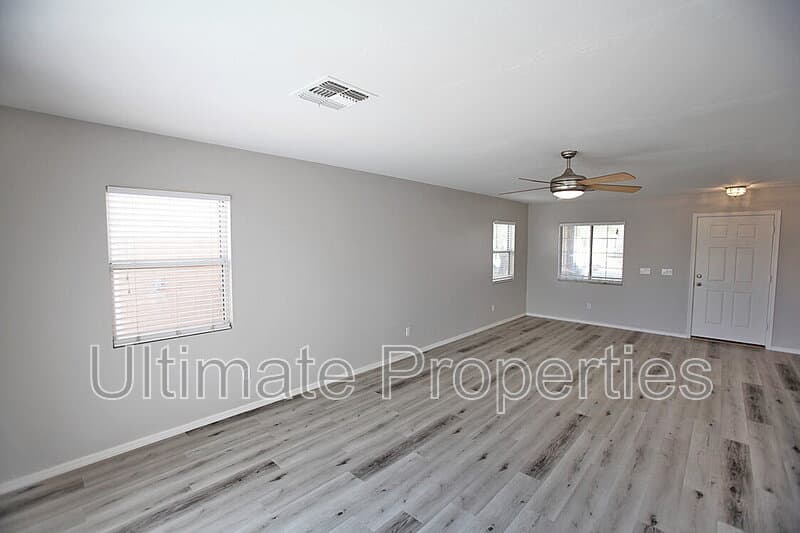 El Mirage House: 12413 W Willow Ave
