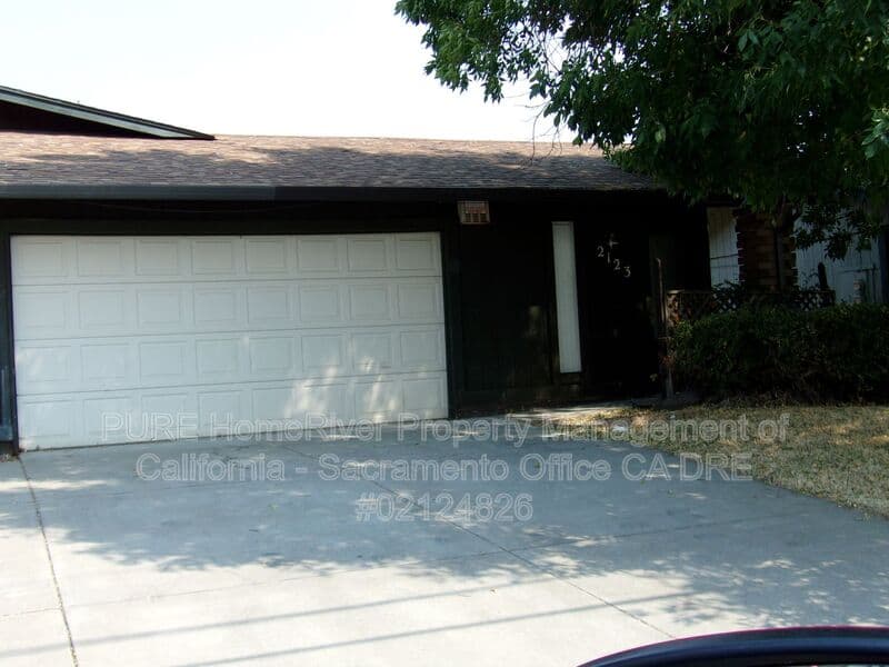 Sacramento House: 2121-2123