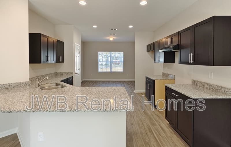 Jacksonville House: 14067 Hollings St