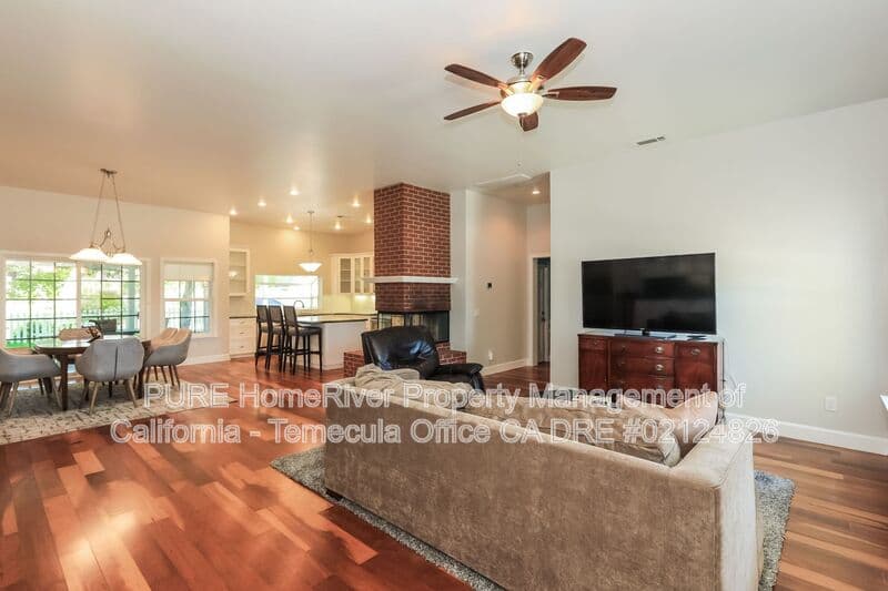 Murrieta House: 36475 Avenida La Cresta