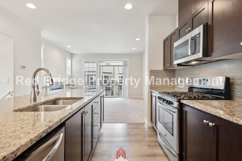 Wilsonville Townhome: 28520 SW Paris Ave