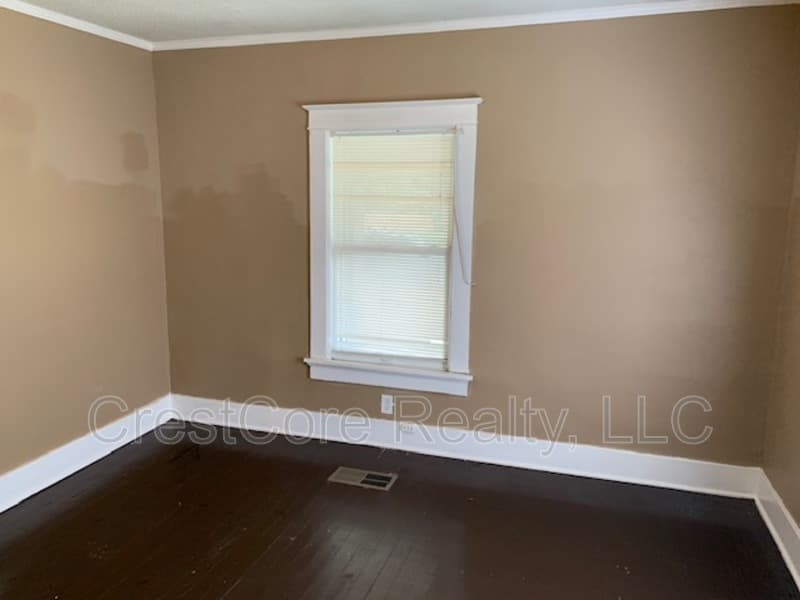 Memphis House: 1037 Forrest Ave