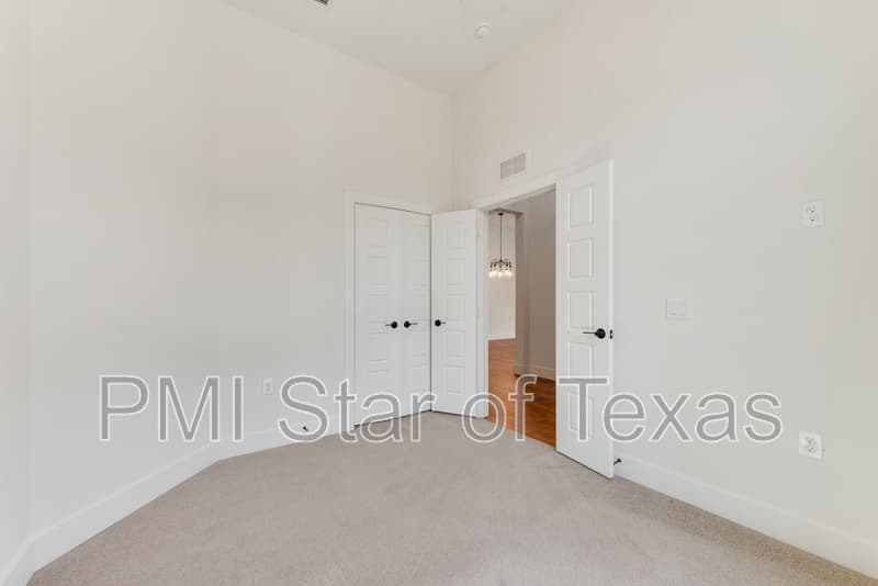 Arlington Townhome: 889 Birds Fort Trail