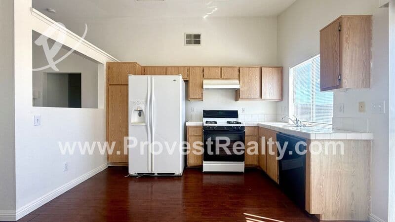 Victorville House: 13591 Monterey Way