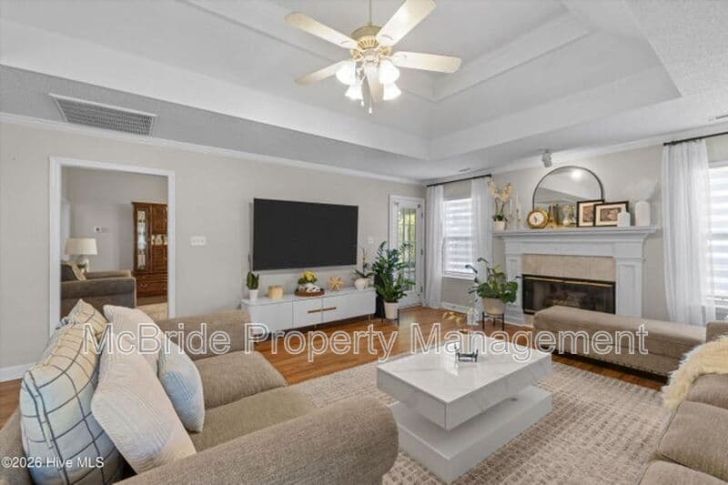 Evans House: 5105 Windmill Place