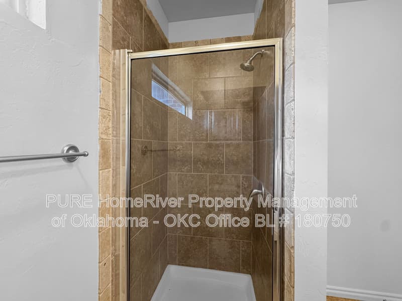Oklahoma City House: 909 SW 92nd St