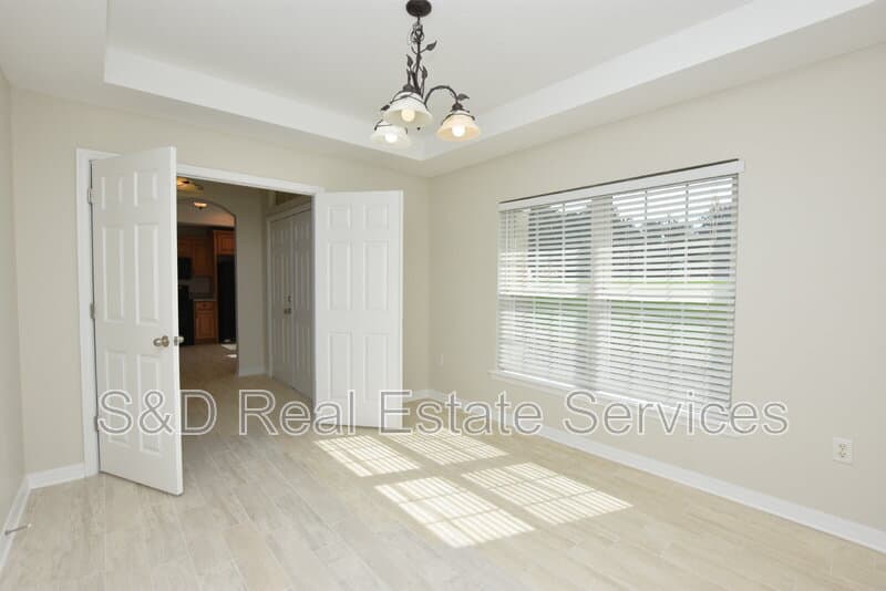 Lakeland House: 5029 1st St. SE