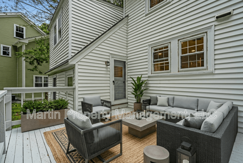 Lexington House: 14 Gleason Road