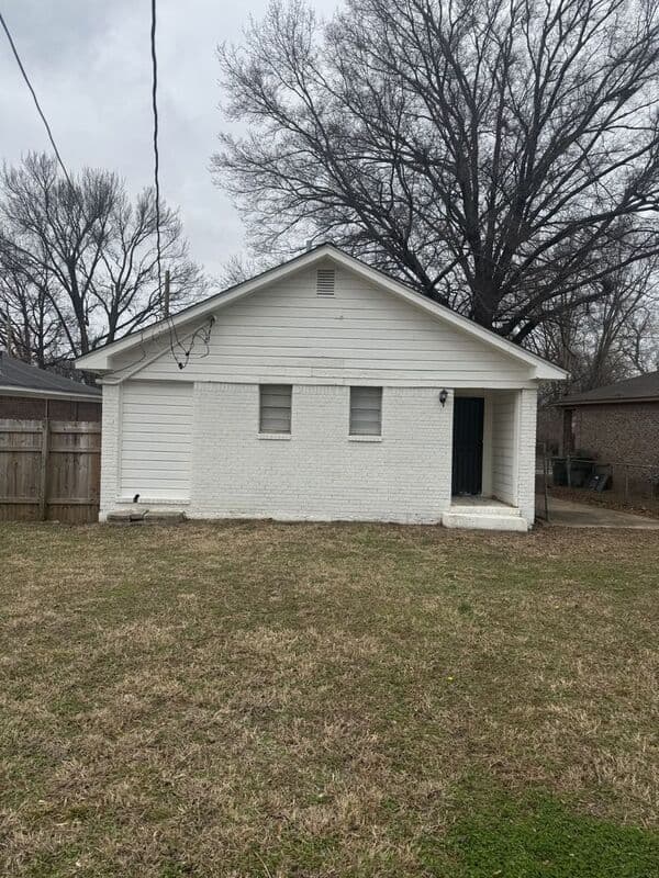Memphis House: 694 Hamilton St