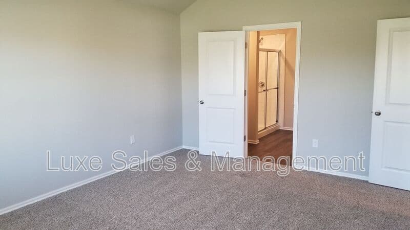 Bartlesville House: 3206 Roman Circle