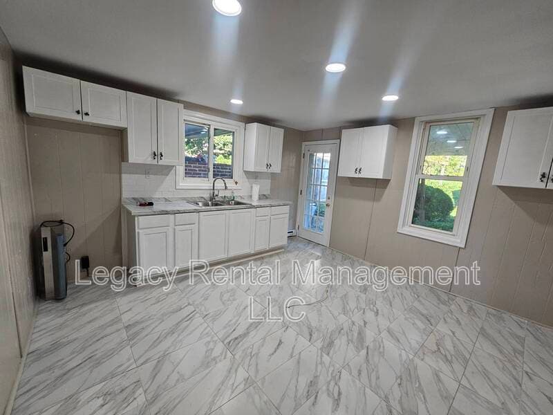Shenandoah House: 899 West Coal Street