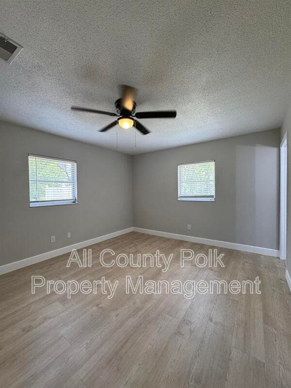 Bartow House: 2255 E Helen Cir
