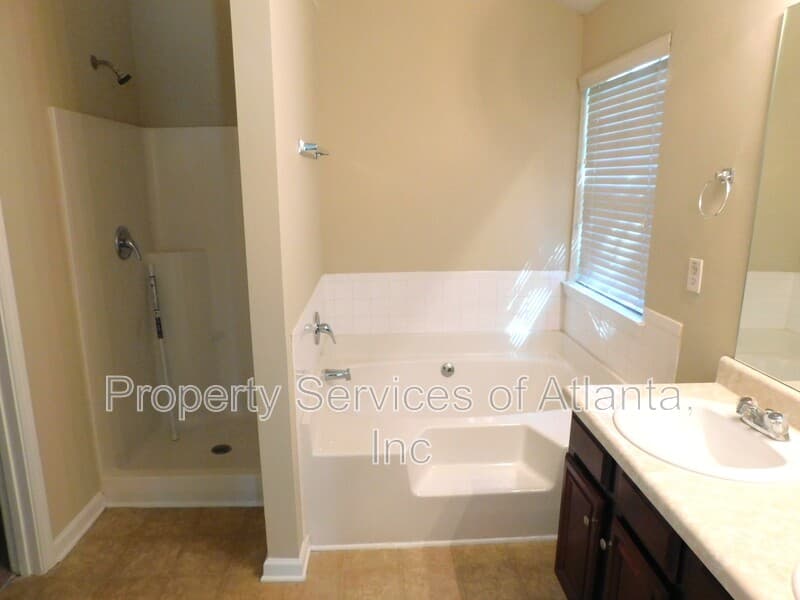 Canton House: 102 Hidden Creek Dr