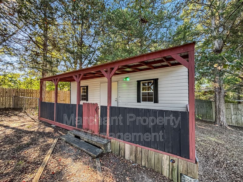 Taylors House: 4804 Edwards Road