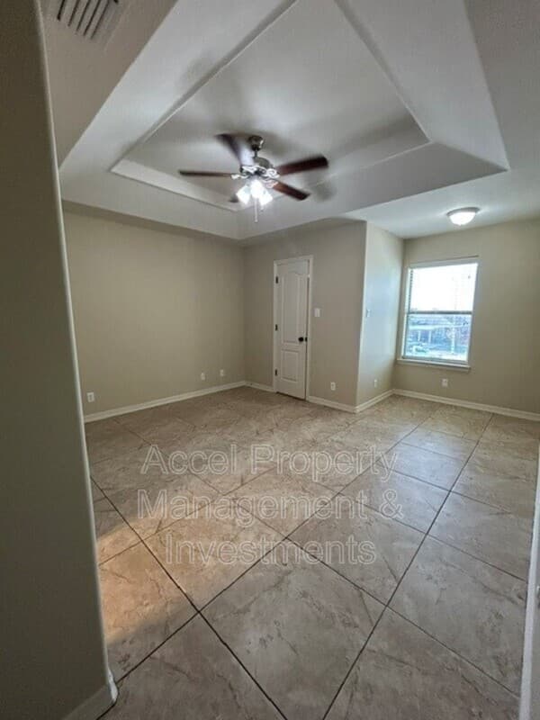 Alton Condo: 2603 E. Eisenhower