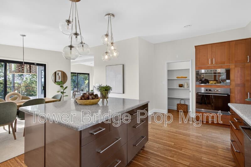 Fair Oaks House: 3937 Orangewood Dr