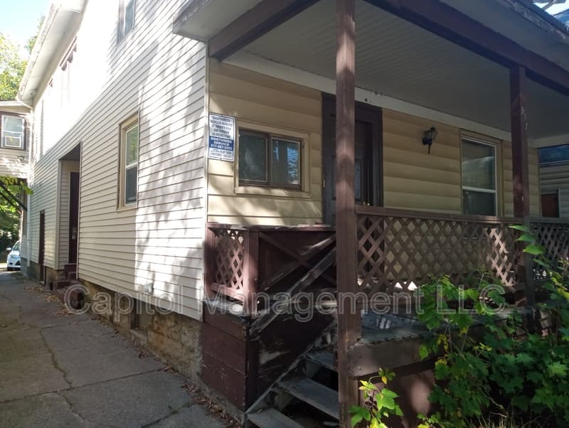 Lansing Condo: 917 Seymour Avenue
