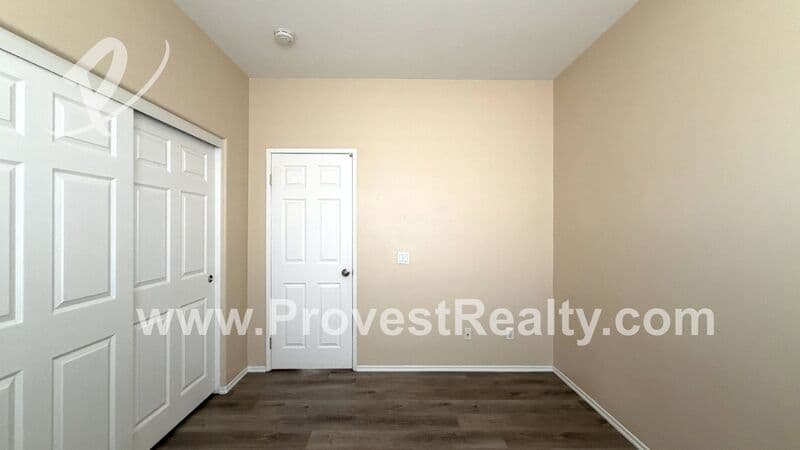 Hesperia House: 10258 Susan Ave