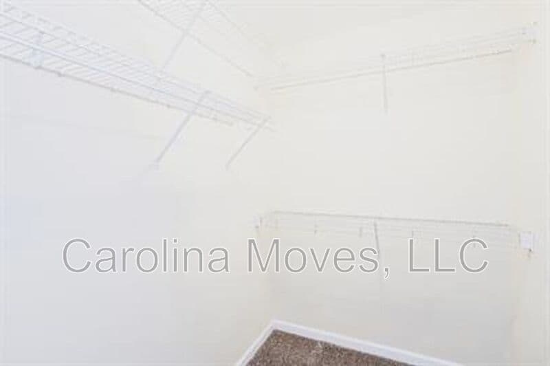 Taylors House: 302 Shellbark Drive