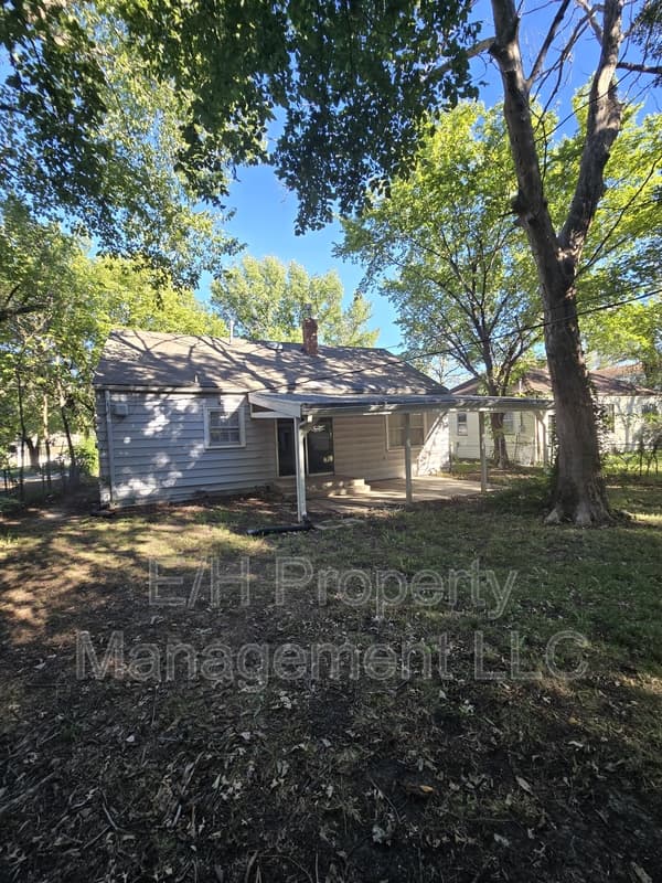 Wichita House: 915 Harding Street
