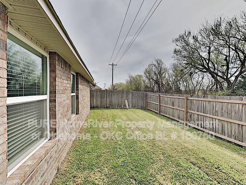 Yukon House: 9304 NW 70th St
