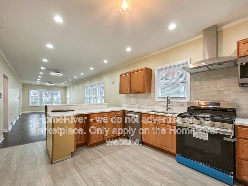 Chicago House: 10046 S Perry Ave
