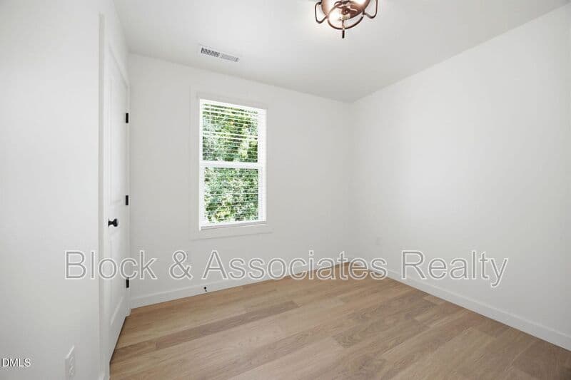 Raleigh House: 2813-103 Wilcox Place