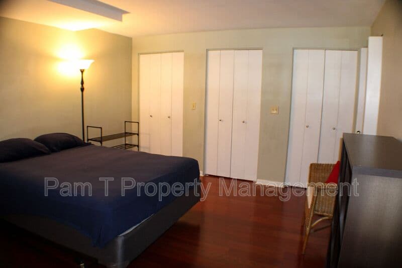 Savannah Condo: 321 Abercorn St.