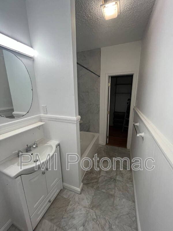 Washington Condo: 1401 Columbia Rd NW