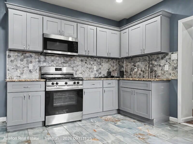 Hamilton House: 1275 Hamilton Avenue