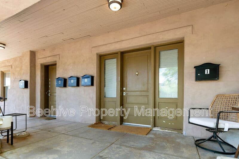 Phoenix House: 1301 W Monroe St