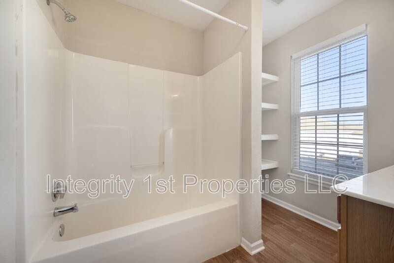 Kansas City Condo: 5930 NW 91st Ter