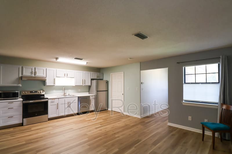 Pensacola House: 7018 Forshalee St