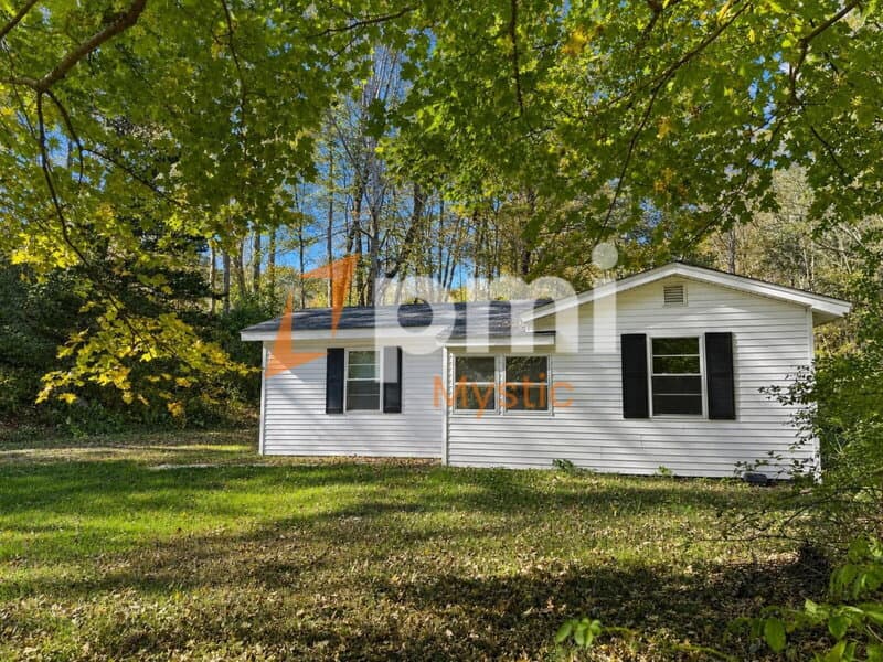 North Stonington House: 24 Milltown Road