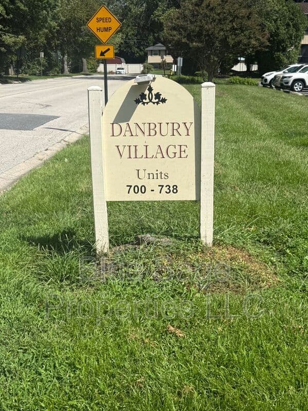 Wallingford Condo: 722A Putnam Blvd