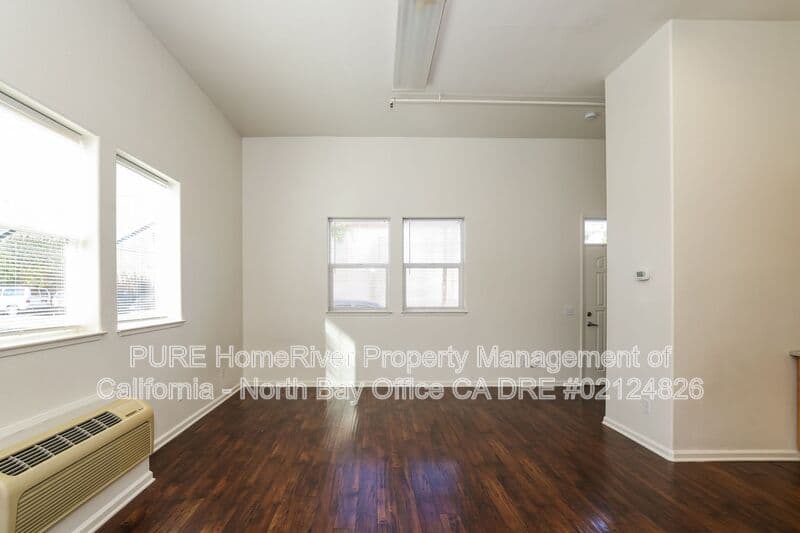 Cloverdale House: 154 Railroad Avenue