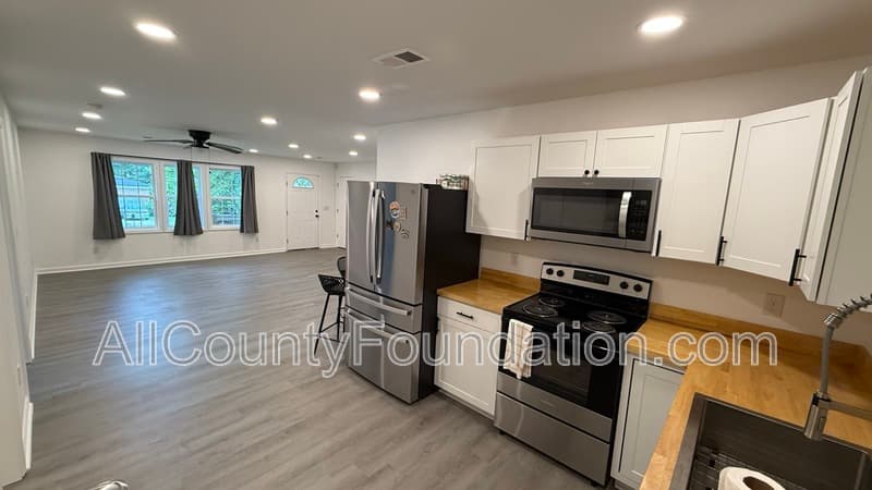 Goose Creek House: 212 Ellen Street