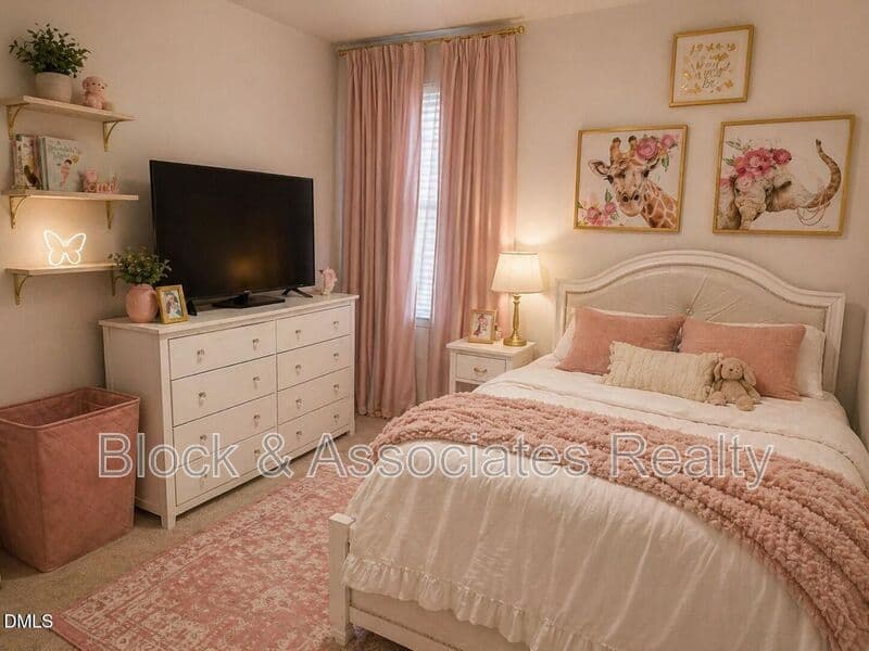 Clayton House: 112 Moonflower Lane