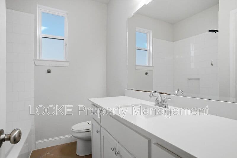 Fort Worth House: 2809 W Bewick St