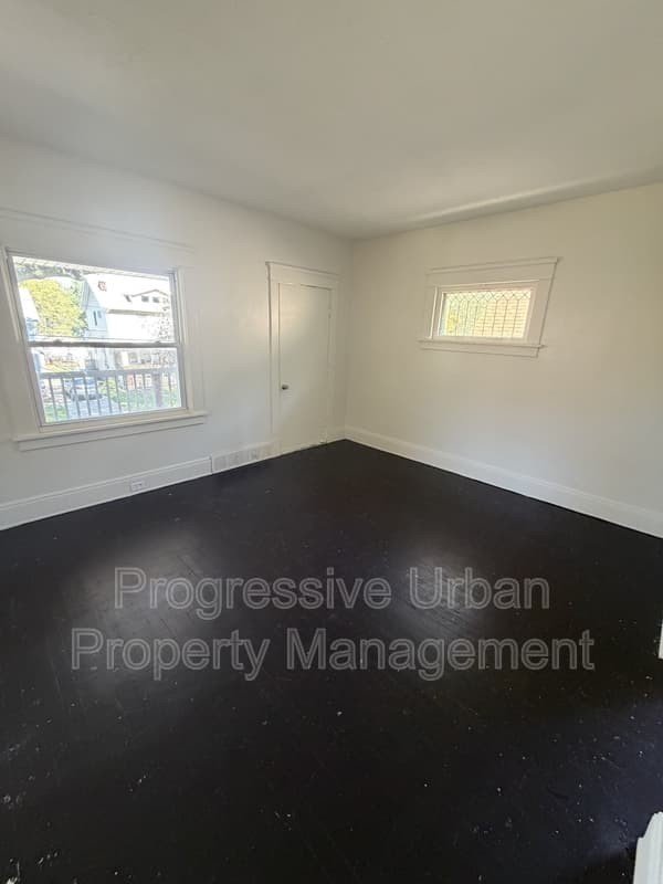 Cleveland Condo: 4609 Behrwald Avenue - Upstairs