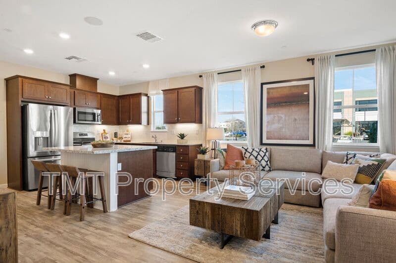 Sacramento Townhome: 23 Advantage Court