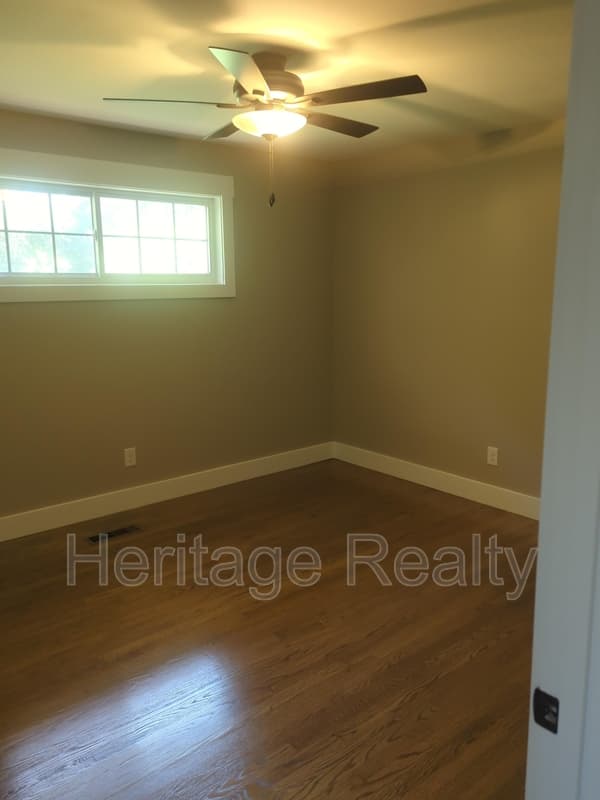 Knoxville House: 8108 Bennington Drive Northwest