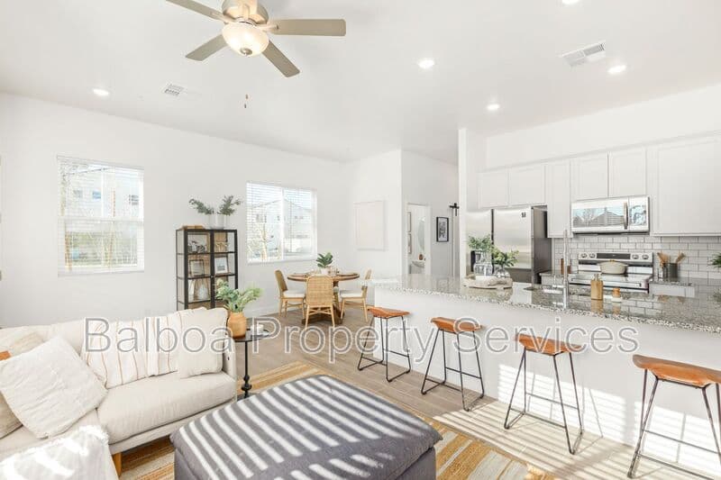 Mesa Townhome: 3230 E Thomas Rd