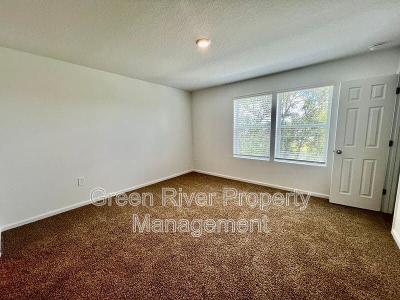 Middleburg House: 827 Rivertree Place