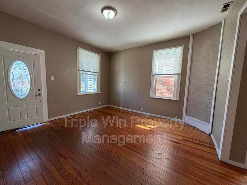 St. Louis House: 5246 Blow St
