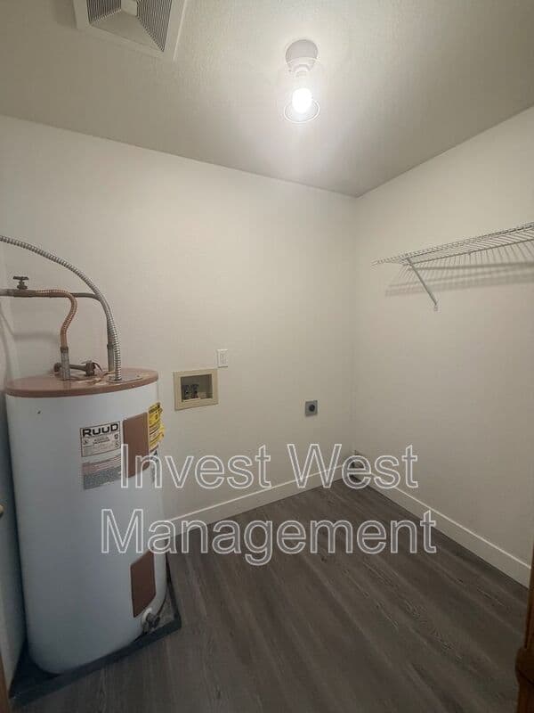 VANCOUVER House: 12514 SE 7 STREET