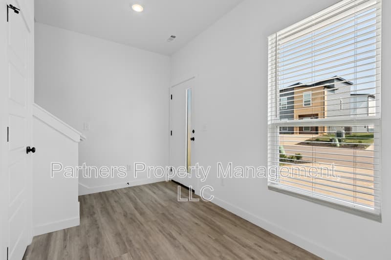 Centerton House: 881 Ventnor Avenue