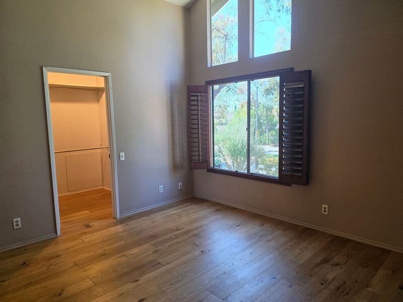 Irvine House: 25 Lucero West